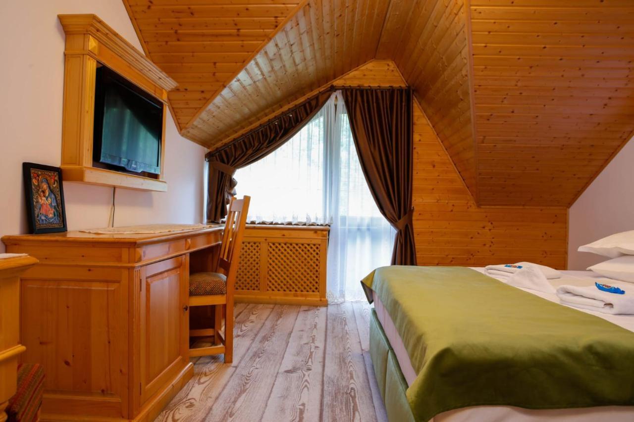 Casa Baciu Hotel ฟุนดูโมลโดเว ภายนอก รูปภาพ