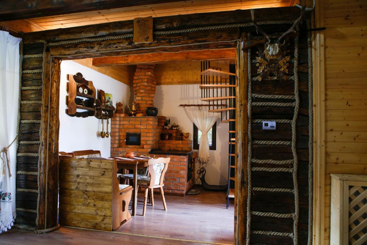 Casa Baciu Hotel ฟุนดูโมลโดเว ภายนอก รูปภาพ