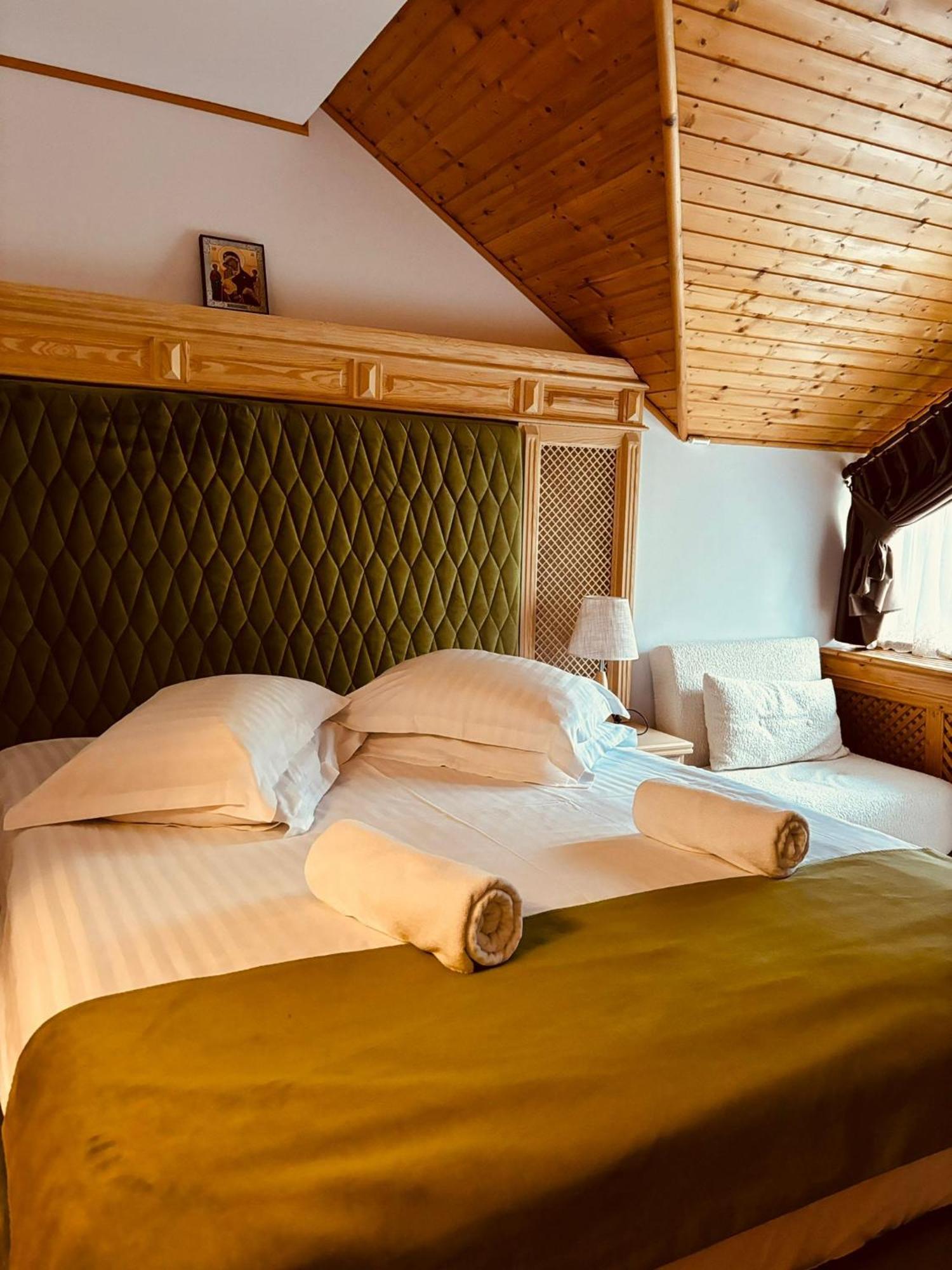 Casa Baciu Hotel ฟุนดูโมลโดเว ภายนอก รูปภาพ